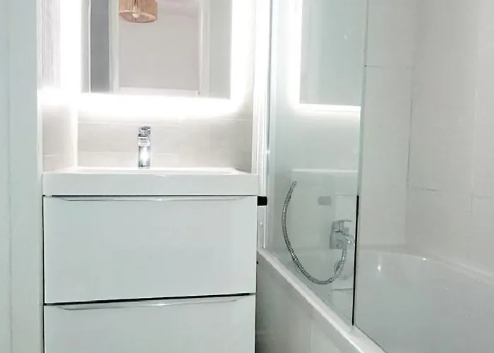 Magnifique Avec Piscine Et Jardin * La Grande Motte